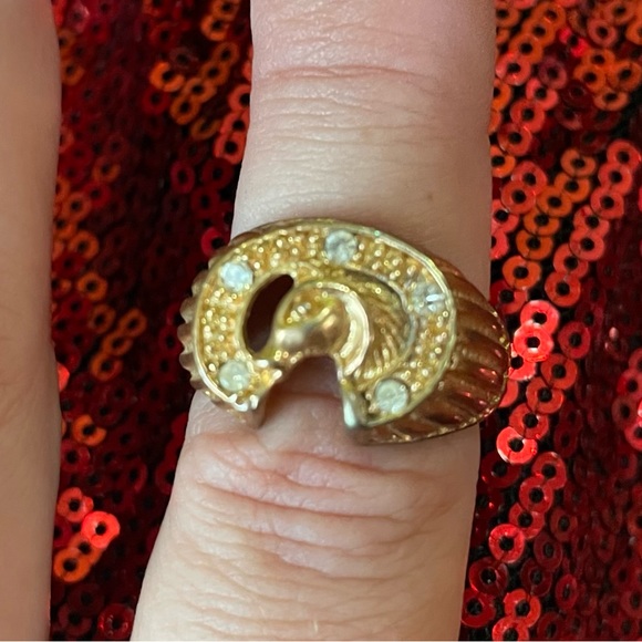 VINTAGE GOLD HORSE RHINESTONE RING COSTUME JEWELRY SIZE 7 - Picture 2 of 4